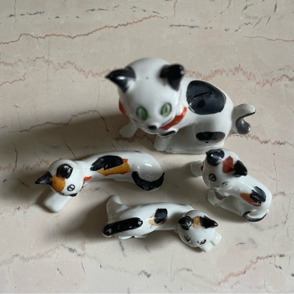 Vintage wide eyed kitschy cat family. Set of 4. - Picture 3 of 5